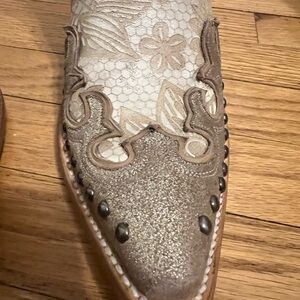 Double D Brand ABSOLUTELY STUNNING IVORY & Tan Tall boots